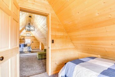 별장 Inviting Utah Cabin W/ Spacious Deck + Fireplace!