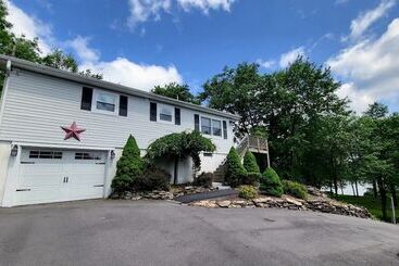 بيت ريفى Lake It Right By Avantstay Lakefront W/ Dock, Hot Tub, Fire Pit & Game Room