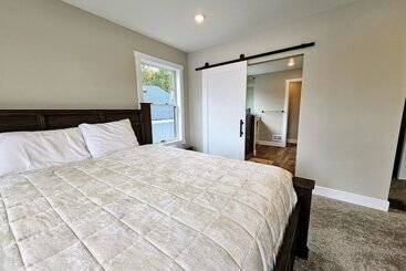 コテージ Lakeside Serenity By Avantstay Lakefront, Newly Built, Deck W/ Views!