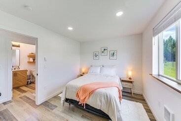 コテージ Peaceful Bonners Ferry Cabin W/ Deck & Mtn Views!