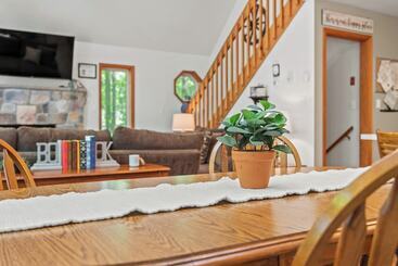 コテージ Tawny And Peaceful Game Room, Firepit, Patio/deck, Workspace