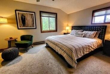 بيت ريفى Waterside Haven By Avantstay Lakefront, Hot Tub, Game Room, Fire Pit