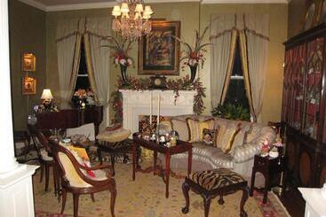 Bed and Breakfast Belle Oaks Inn