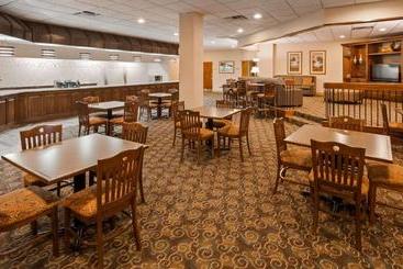 هتل Best Western Crossroads Of The Bluffs