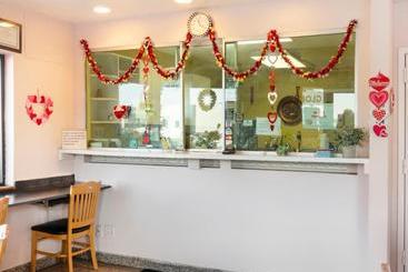 هتل Global Inn Edison