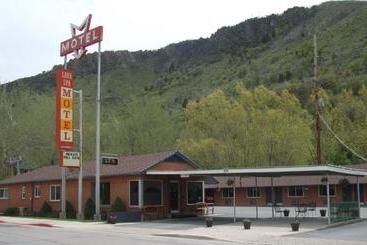 Lava Spa Motel & Rv