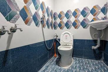 הוסטל Backpackers Inn Dormitory