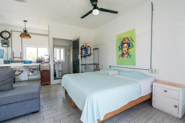 هتل Aramara Suite