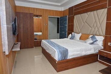 酒店 The Palace Suites