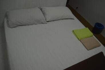 D  Bj Motel