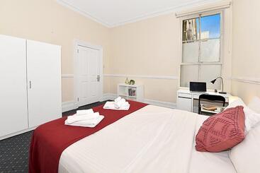 بنسيون 206dr2 & 3   Large Rooms In Carlton 2br Apt! Ac, Smart Tv, Pkg!