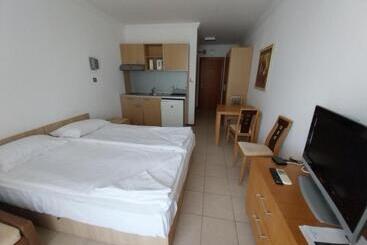 هتل آپارتمان Private Studio In Emerald Beach Resort