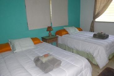 تختخواب و صبحانه La Perla De Farallon