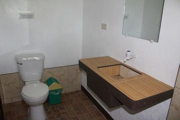 تختخواب و صبحانه Mahogany Upland Resort