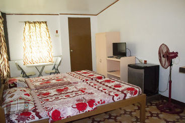 تختخواب و صبحانه Mahogany Upland Resort