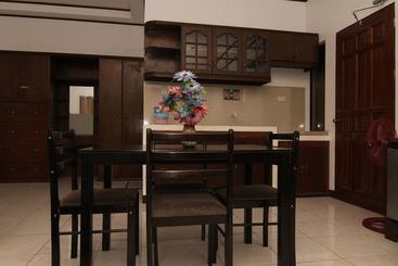 تختخواب و صبحانه Mahogany Upland Resort