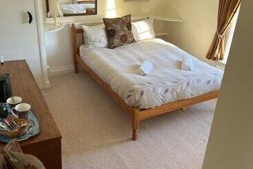 پانسیون Lucy Cross Guest House