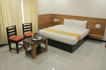 酒店 Sadanand's Highway Inn