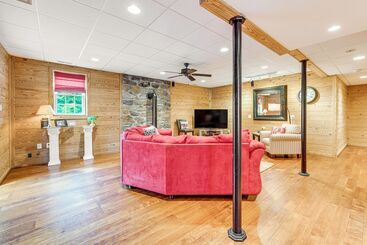 茅舍 Cozy Louisa Escape W/ Patio + Pool Access!