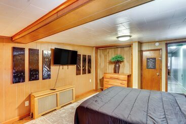 コテージ Pet Friendly Mt Carmel Home: Playroom, Fenced Yard