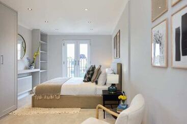 별장 The Roehampton Place   Elegant 5bdr House With Garden + Parking