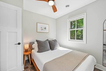 별장 Waterfront Maple Lake Cabins W/ Private Beach!