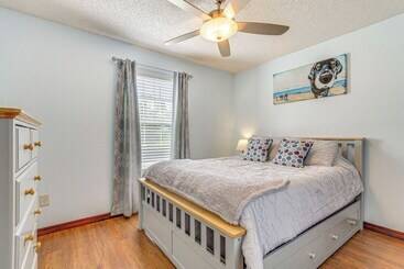 بيت ريفى Navarre House W/ Game Room: 5 Mi To Beaches!