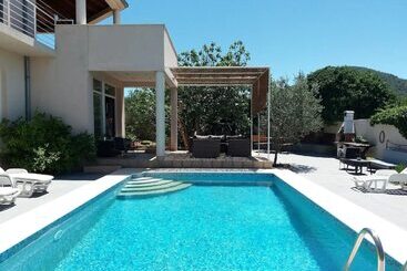 پانسیون Apartments Villa Dona