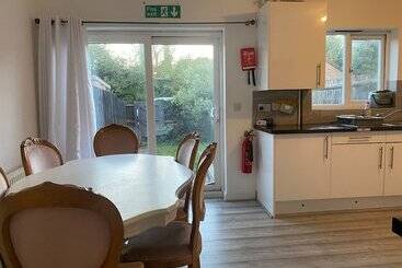 레지던스 Sittingbourne Serenity   Spacious 4 Bed House