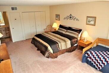 Отель Summit House 2 Bed 2 Bath B