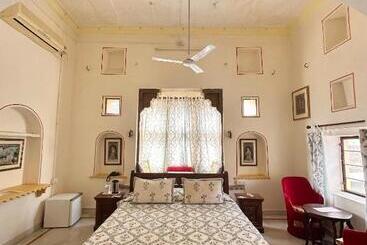 فندق Dev Niwas , Bundi