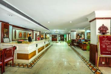 هتل Krishna Inn