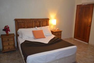 هتل La Saladilla Beach Club