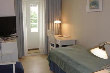 Kyyhkylä Hotel And Manor