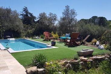 تختخواب و صبحانه Maranatha Guest House En Provence