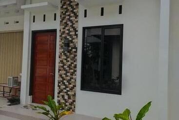 פנסיון Penginapan Syariah Nh