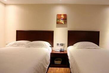 ホテル Greentree Inn Jiangxi Shangrao Wuyuan Bus Station Tang Village Express
