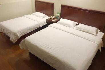 בית מלון כפרי Greentree Inn Zibo Liuquan Road Walmart Square Express