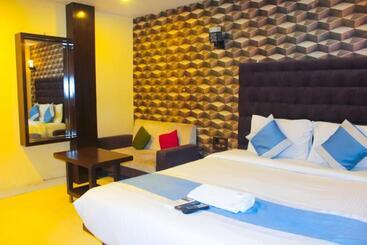 فندق Parashar Check In