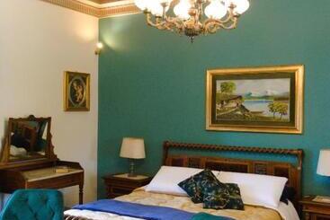تختخواب و صبحانه Allure Palace