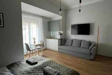 شقة فندقية Kastélykert Vendégház Tata