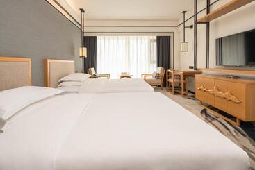 Отель Yue Xin Yuan Spa Resort