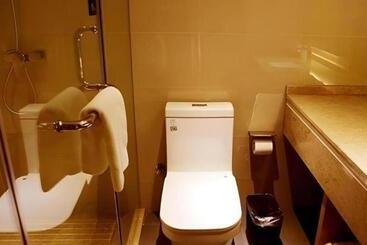 בית מלון כפרי City Comfort Inn Yiyang Qiaonan Xiufeng Park