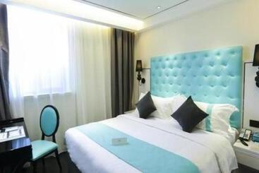 酒店 Xana Lite·dunhua Railway Station