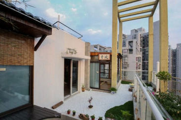 هاستل Living Art Museum Inn