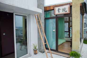 هاستل Living Art Museum Inn