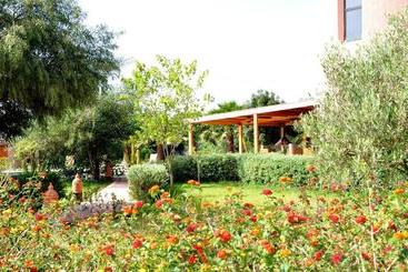 تختخواب و صبحانه Riad Hamdani