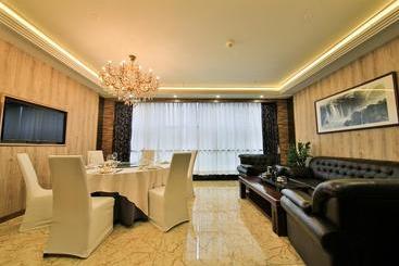 Hongyang Hotel Shenzhen North Railway Station