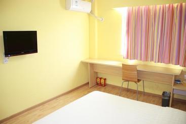 هتل 7days Inn Hohhot Xinhua Square