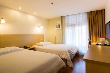 Motel Shenzhen Longgang Longcheng Square Metro Station